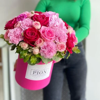 Flowers in a box with ros