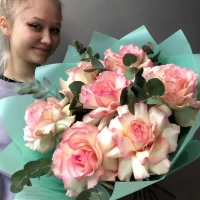 Mono bouquet of pink roses